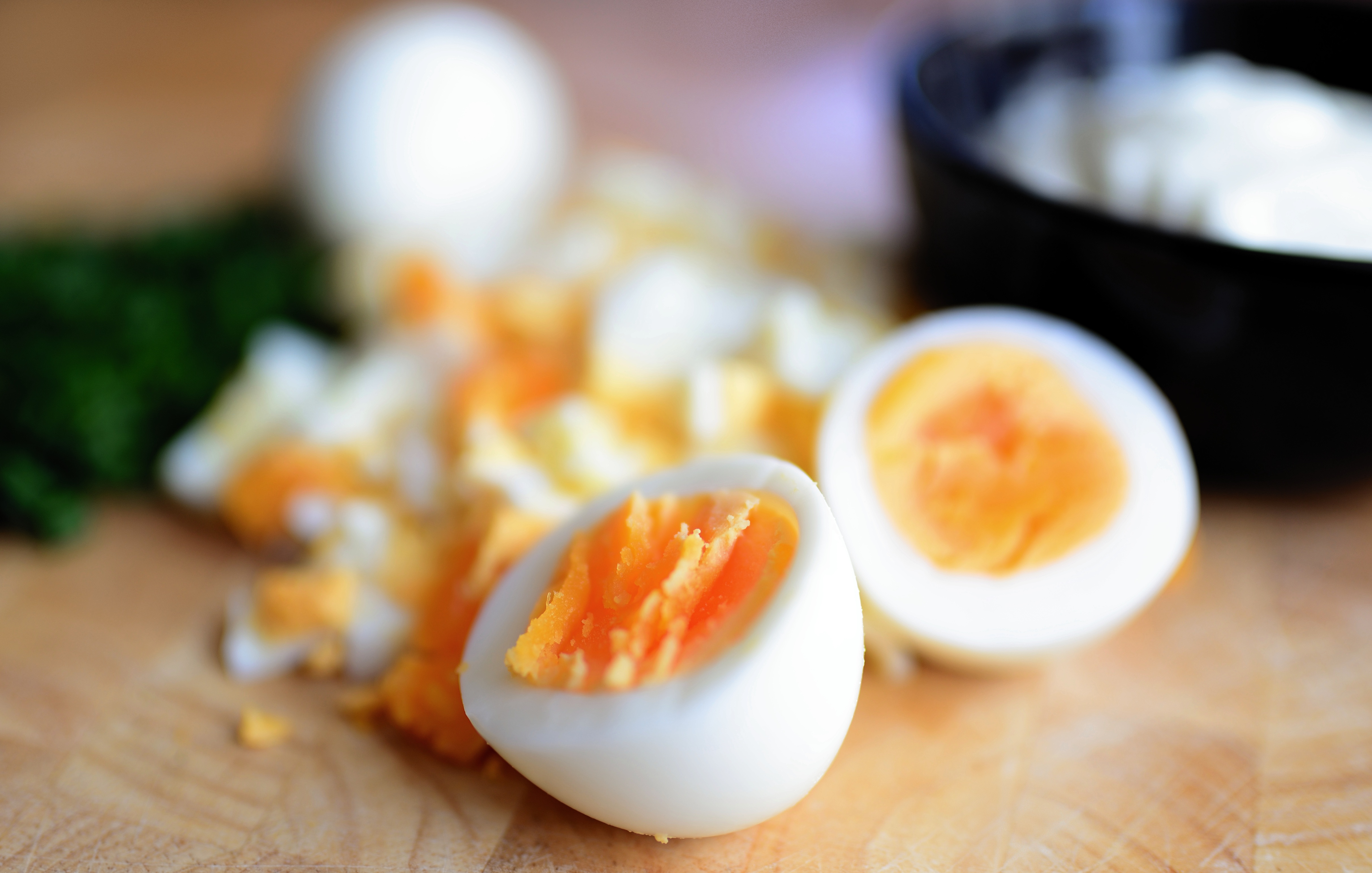 The lipid content of content of egg yolks is around 60%